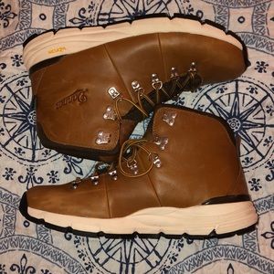 Danner Mountain 600